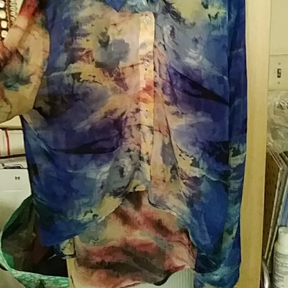 EUC Vince watercolor high low button-down - Picture 3 of 7